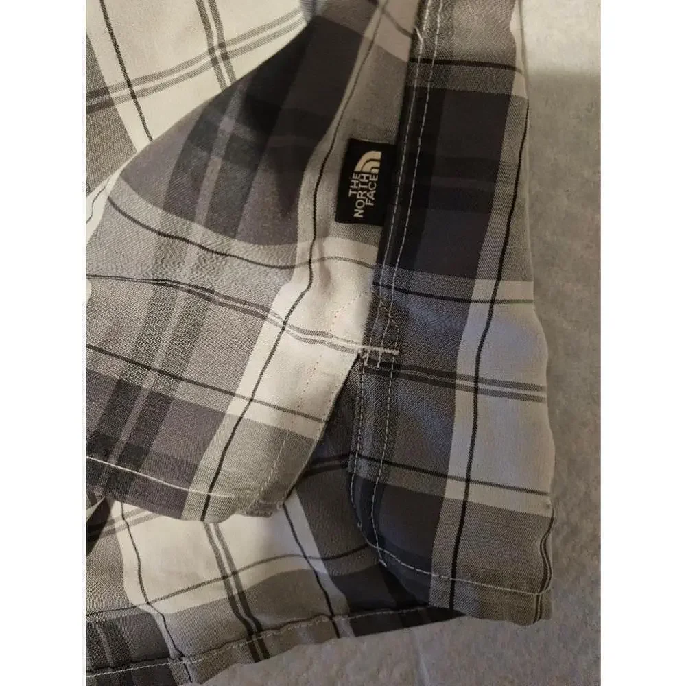 The North Face Gray Plaid Short Sleeve Button Up Shirt Men's Small Preppy